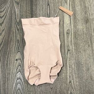 NWT Skims Shapewear Everyday Sculpt High Waisted Brief Seamless Mica Size L